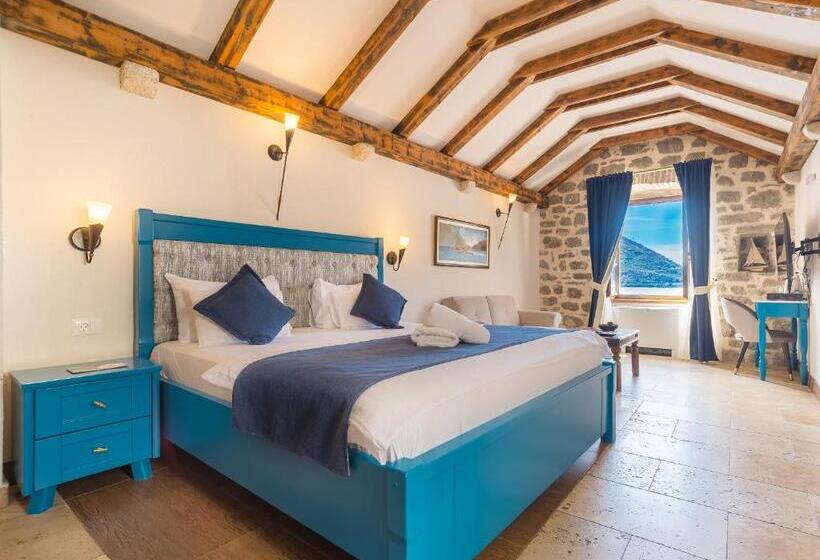 سوییت جونیور با چشم‌انداز دریا, Conte Hotel & Restaurant