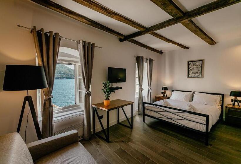 سوییت جونیور با چشم‌انداز دریا, Conte Hotel & Restaurant