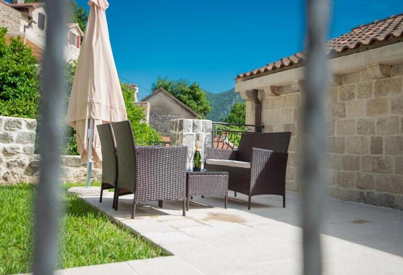 استودیوی استاندارد با چشم‌انداز دریا, Conte Hotel & Restaurant