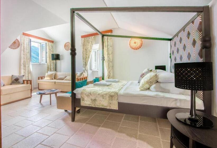 استودیوی استاندارد با چشم‌انداز دریا, Conte Hotel & Restaurant