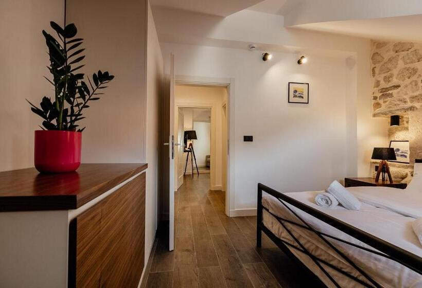 سوییت جونیور, Conte Hotel & Restaurant