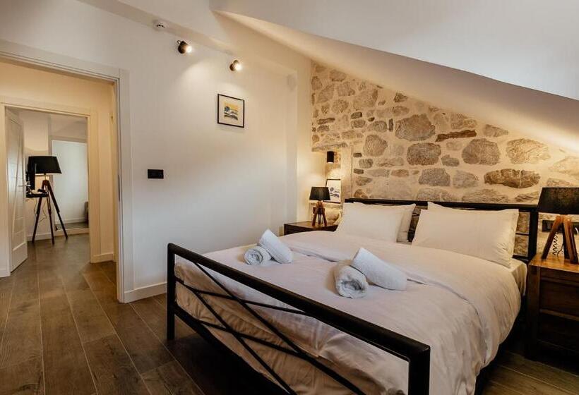 سوییت جونیور, Conte Hotel & Restaurant