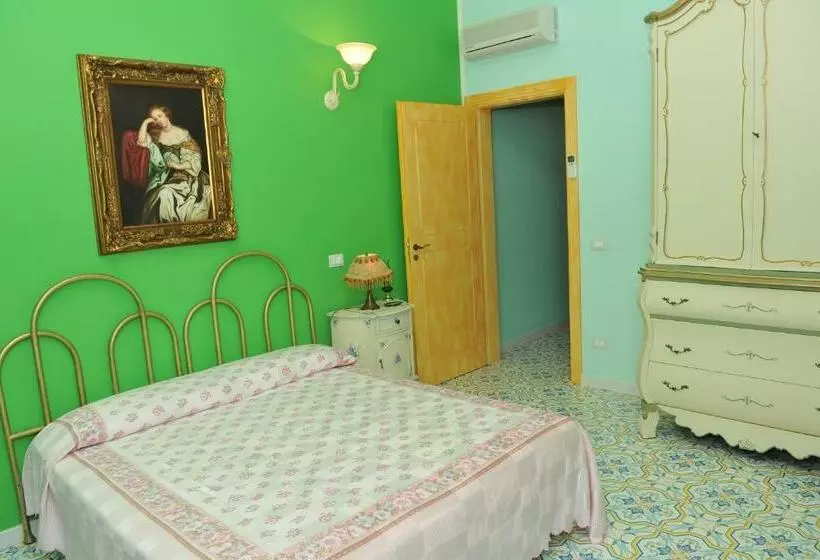 سوئیت با بالکن, Albergo Roses