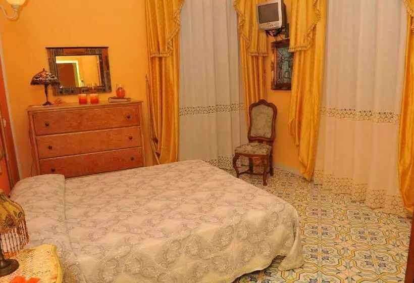 سوئیت با بالکن, Albergo Roses