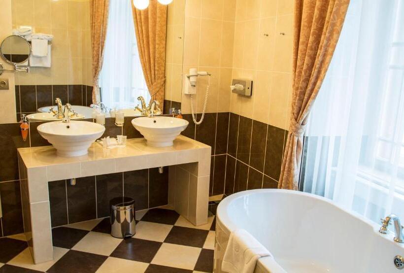 غرفة ديلوكس, Chateau Zbiroh