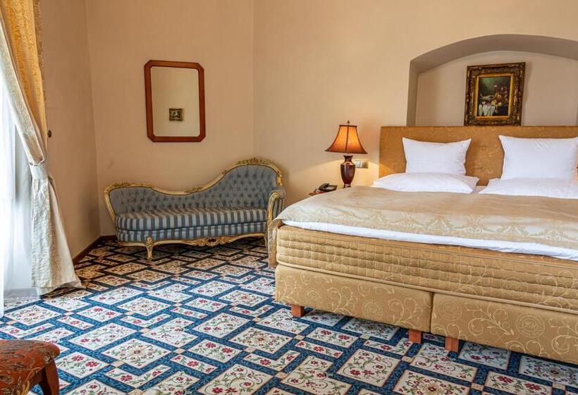 جناح, Chateau Zbiroh