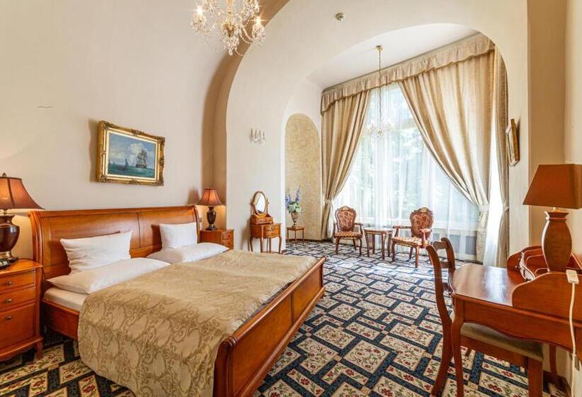 جناح, Chateau Zbiroh