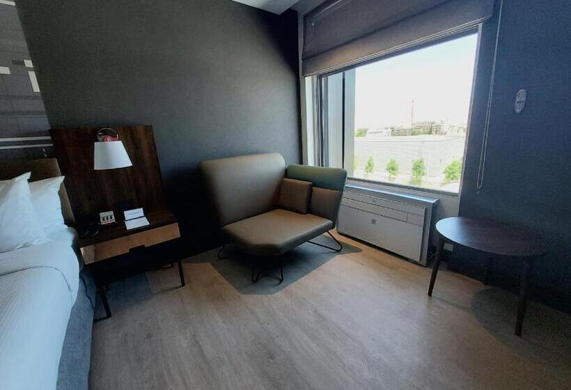 Habitación Estándar Cama King, Courtyard By Marriott Santiago Airport