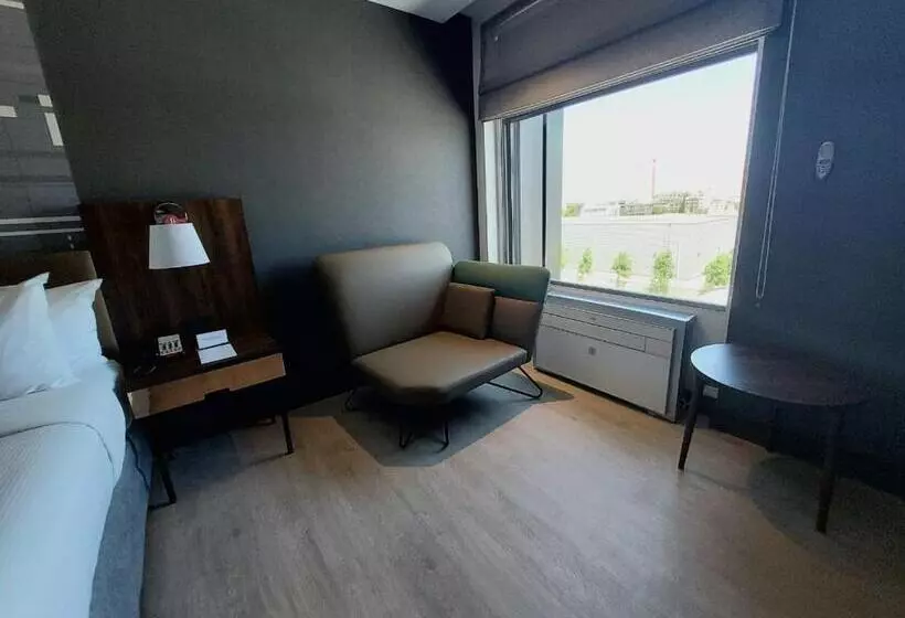 キングサイズベッドのスタンダードルーム, Courtyard By Marriott Santiago Airport