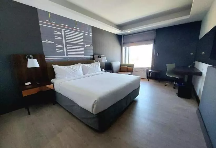 キングサイズベッドのスタンダードルーム, Courtyard By Marriott Santiago Airport
