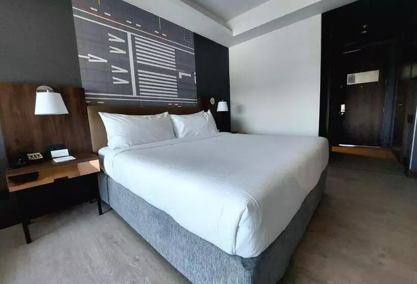 キングサイズベッドのスタンダードルーム, Courtyard By Marriott Santiago Airport