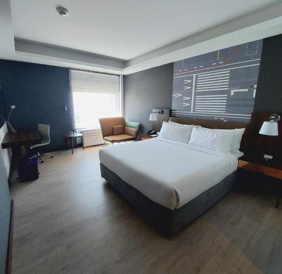 اتاق استاندارد با تخت بزرگ, Courtyard By Marriott Santiago Airport