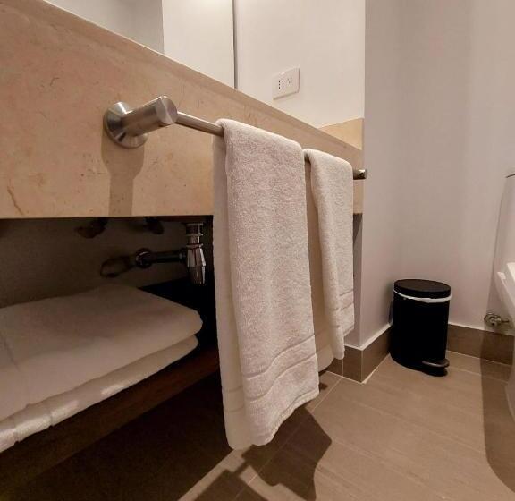 Habitación Estándar 2 Camas Matrimonio, Courtyard By Marriott Santiago Airport