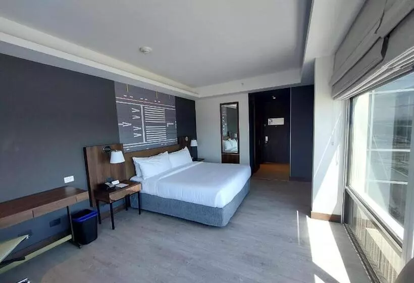 キングサイズベッドのスタンダードルーム, Courtyard By Marriott Santiago Airport