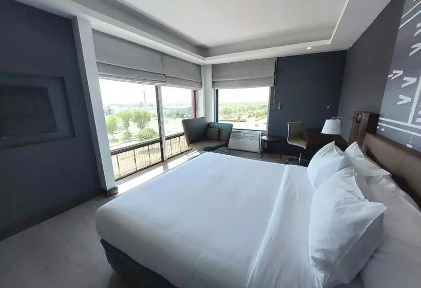キングサイズベッドのスタンダードルーム, Courtyard By Marriott Santiago Airport