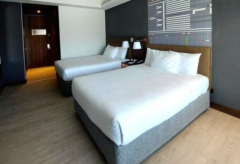 חדר סטנדרט שתי מיטות זוגיות, Courtyard By Marriott Santiago Airport