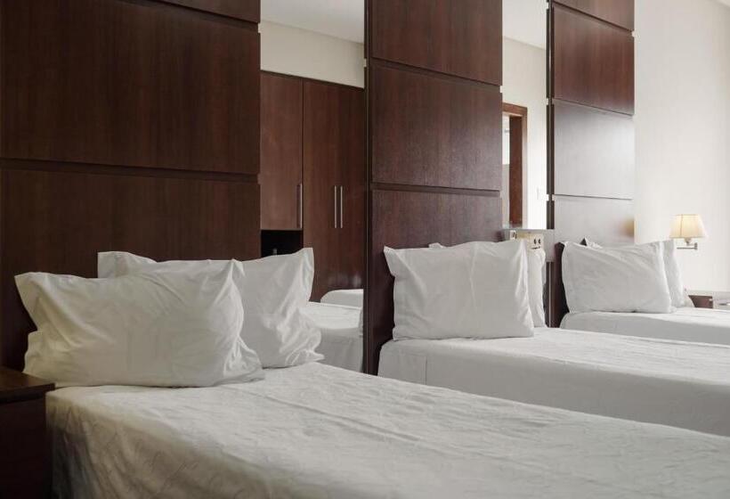 标准三人间, Ibituruna Center