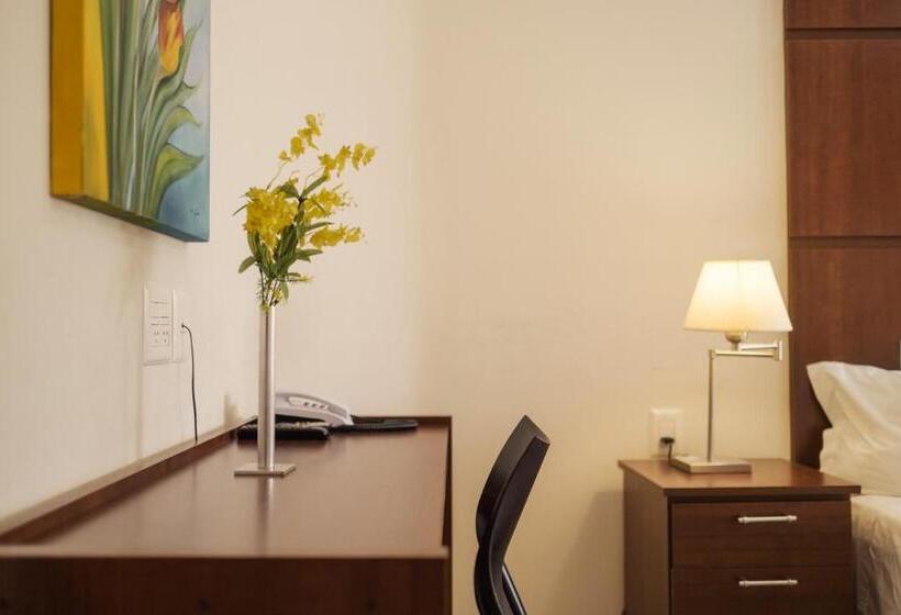 标准三人间, Ibituruna Center