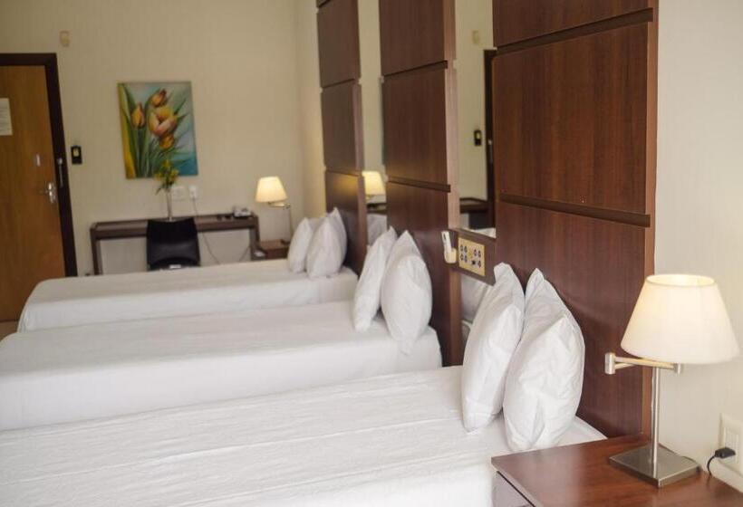 标准三人间, Ibituruna Center