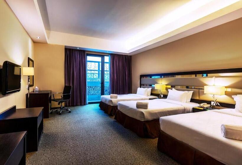 חדר סטנדרט לשלושה, Ixora