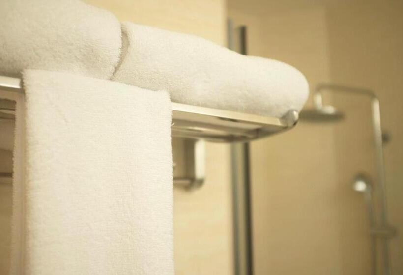 חדר סופריור לשלושה, Ixora