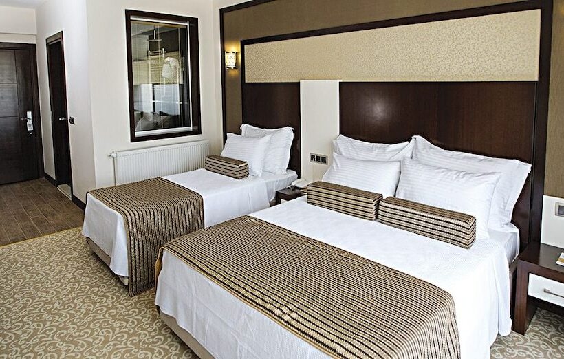 غرفة قياسية ثلاثية, Lavin Hotel & Spa