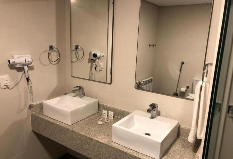 جناح, Letto Hotel Flores Da Cunha