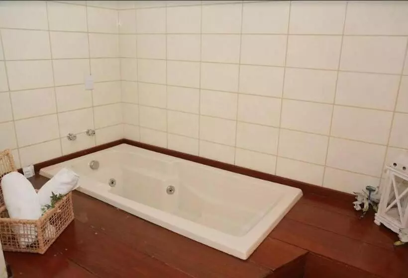 デラックススイート, Letto Hotel Flores Da Cunha