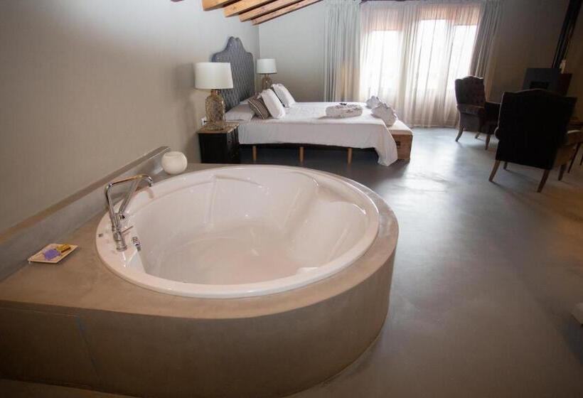 מיטת קינג בסוויטה, Mas De Cebrian