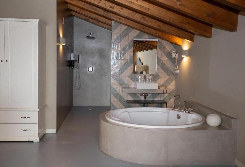 מיטת קינג בסוויטה, Mas De Cebrian