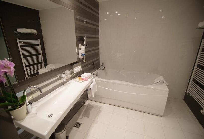 اتاق سوپریور, Mepas