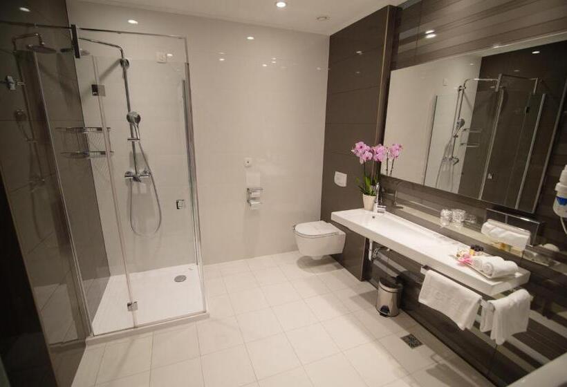 اتاق سوپریور, Mepas