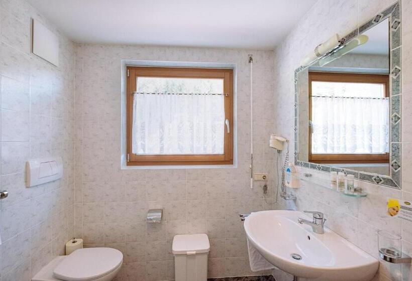 اتاق سوپریور با چشمانداز, Naturhotel Miraval