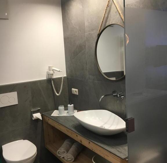 اتاق لوکس با بالکن, Naturhotel Miraval