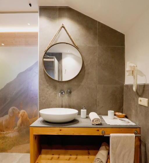 اتاق لوکس با بالکن, Naturhotel Miraval
