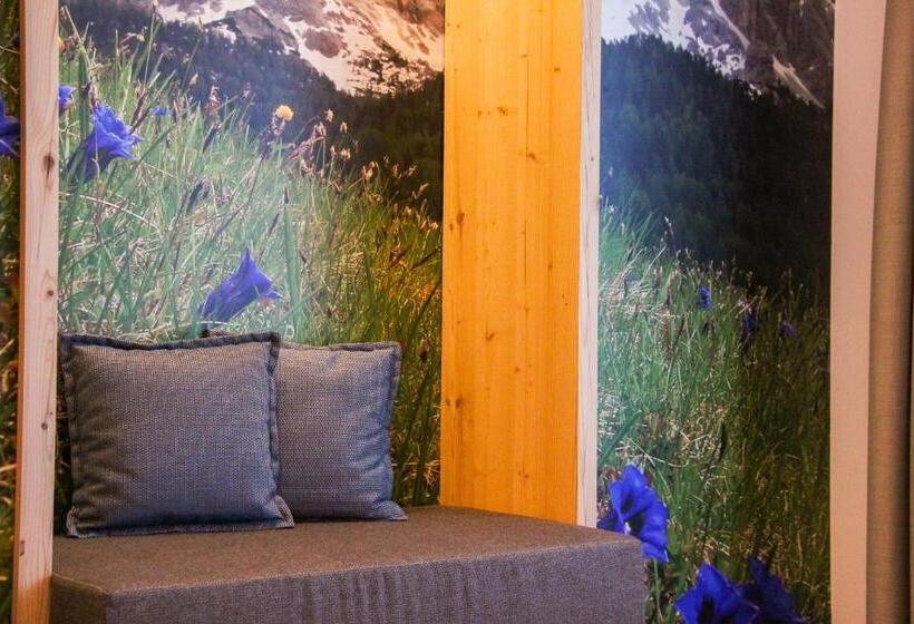 اتاق لوکس با بالکن, Naturhotel Miraval