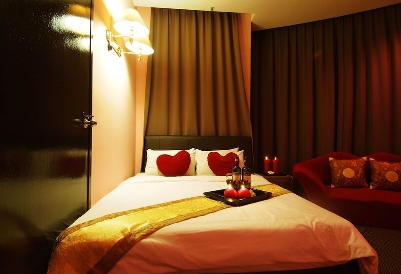 高级大房间, Paragon City