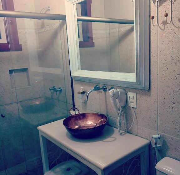 Quarto Estandar Cama Casal, Pousada Araujo Bazilio
