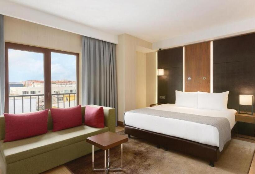 Chambre Deluxe King Size, Ramada By Wyndham Istanbul Florya