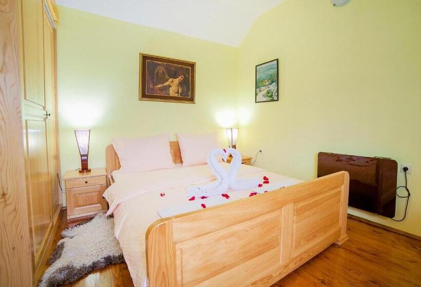 بانگلوی استاندارد, & Resort Gacka