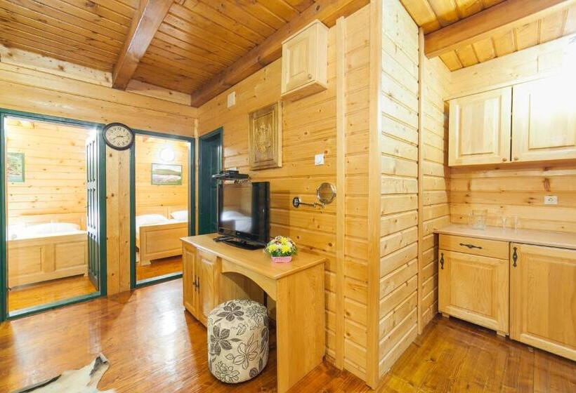 خانه 2 خوابه, & Resort Gacka