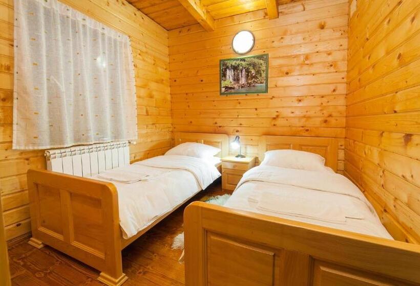 خانه 2 خوابه, & Resort Gacka