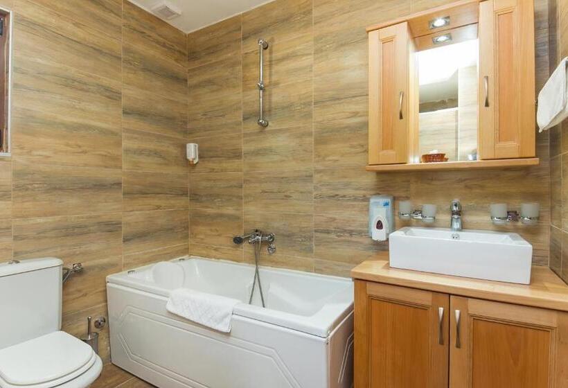 بانگلوی لوکس, & Resort Gacka