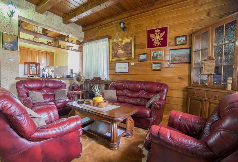 بانگلوی سوپریور, & Resort Gacka