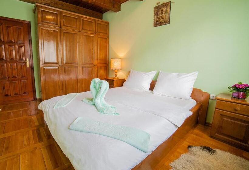 بانگلوی سوپریور, & Resort Gacka