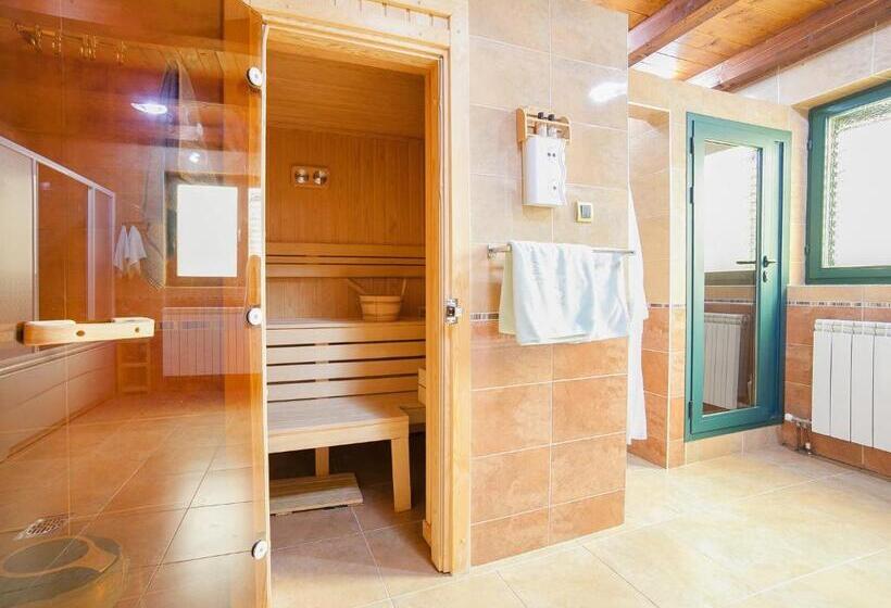 بانگلوی سوپریور, & Resort Gacka