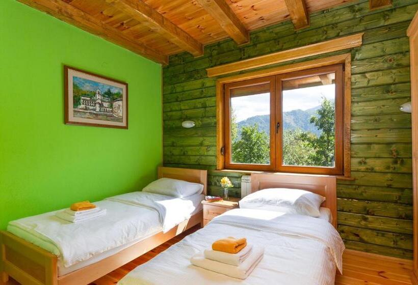 بانگلوی لوکس, & Resort Gacka
