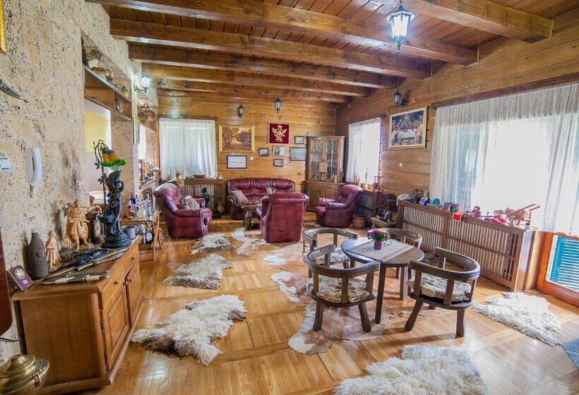 بانگلوی سوپریور, & Resort Gacka