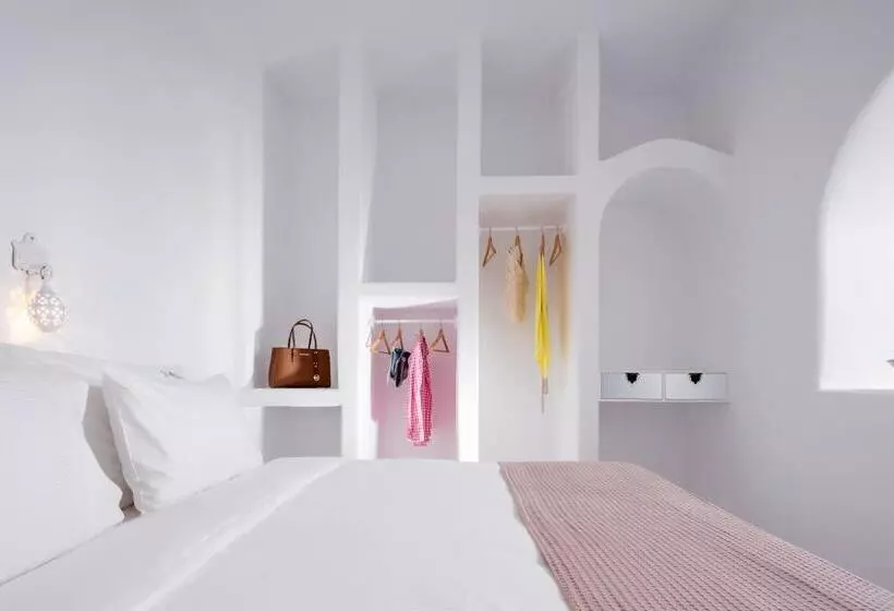 سوئیت جونیور با استخر, Skyfall Suites  Adults Only