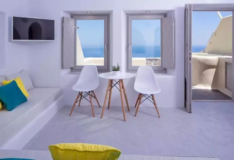 سوئیت جونیور با استخر, Skyfall Suites  Adults Only